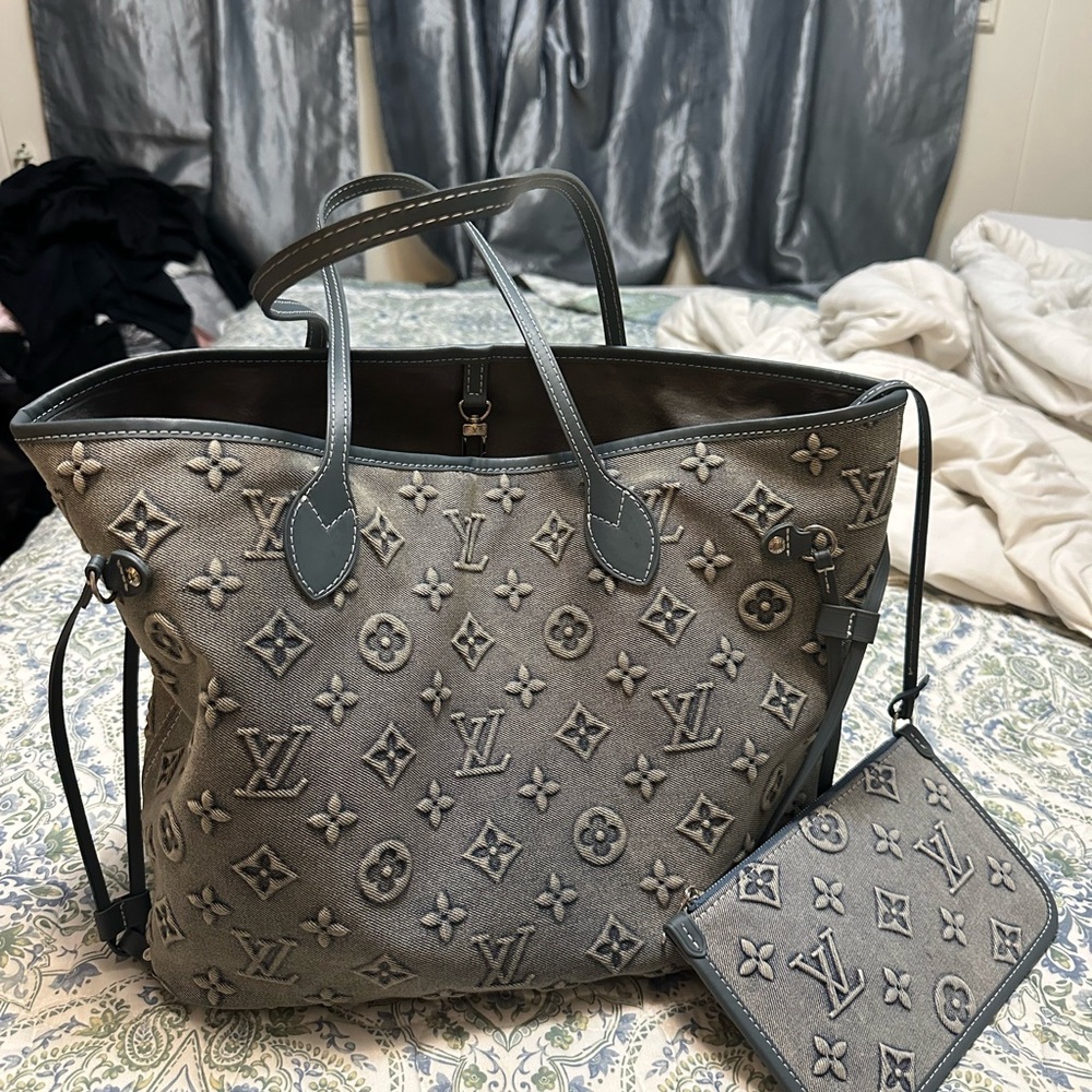 Gray Designer Tote Bag with Pouch